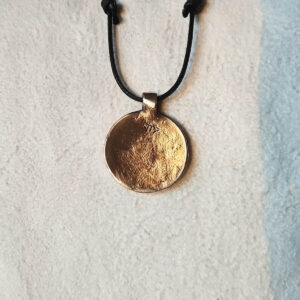 Kehrä pronssinen taustapuoli