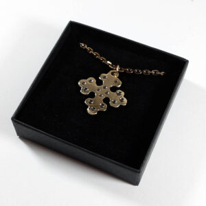 Perttelin risti (pronssinen, ketjulla)