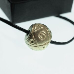 Ravattulan pronssihelmi